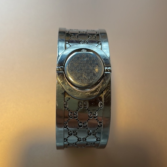 Gucci Twirl Bracelet Watch - Picture 4 of 13